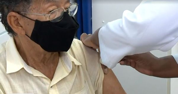 Serra começa a vacinar idosos acima dos 85 anos