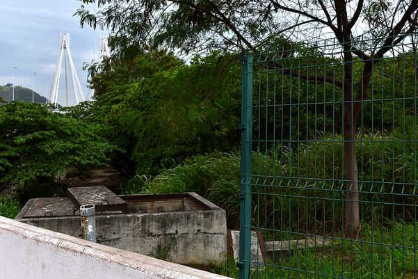 Criminosos usam área debaixo da Ponte da Passagem e manguezal para descartar resíduos oriundos dos furtos de fios de cobre na região da Ufes  por Fernando Madeira