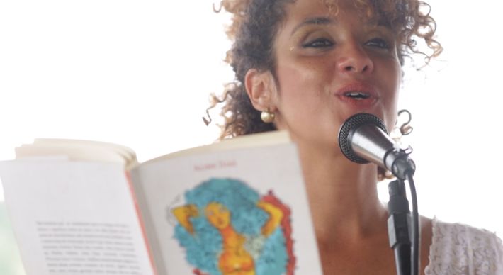 Aline Dias despontou como uma escritora promissora e muito talentosa, com um estilo direto, conciso e envolvente