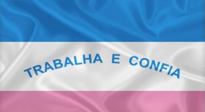 Bandeira capixaba foi criada em um período desenvolvimentista do Estado, em que símbolos republicanos passaram a ser utilizados. Elementos religiosos inspiraram a escolha
