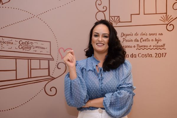 A empresária Andrea Valverde comemorando o sucesso dos 7 anos de sua Amor com Açúcar Patisserie
