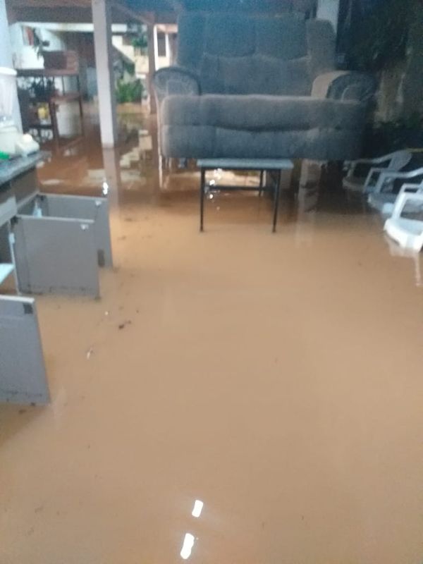 Chuva causou alagamentos e estragos em Mimoso do Sul, no Espírito Santo  por Eliane Freitas 