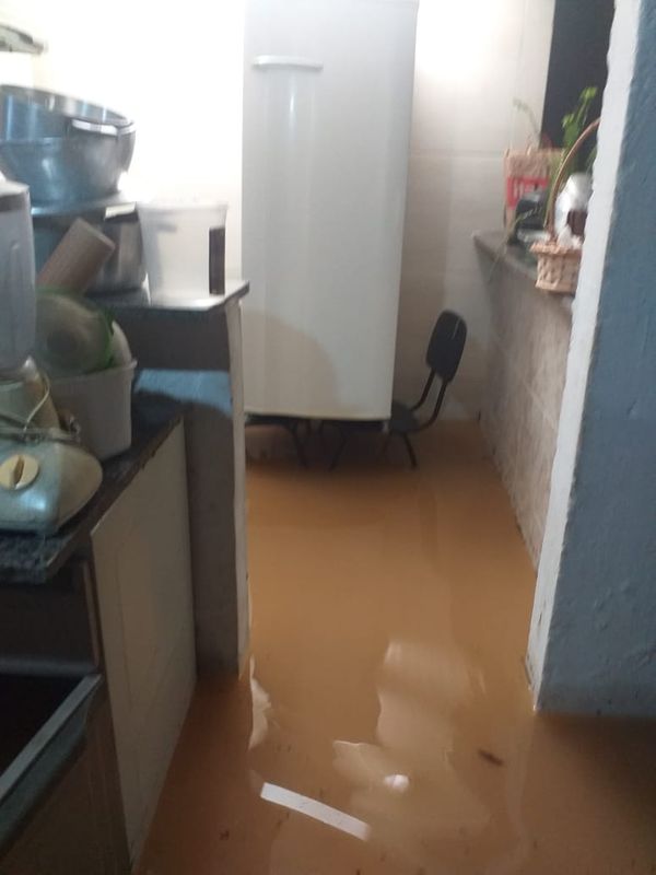 Chuva causou alagamentos e estragos em Mimoso do Sul, no Espírito Santo por Eliane Freitas