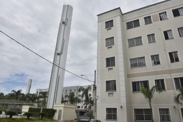 Residencial Top Life Cancún na Serra. A caixa d'água do condomínio corre o risco de desabar.