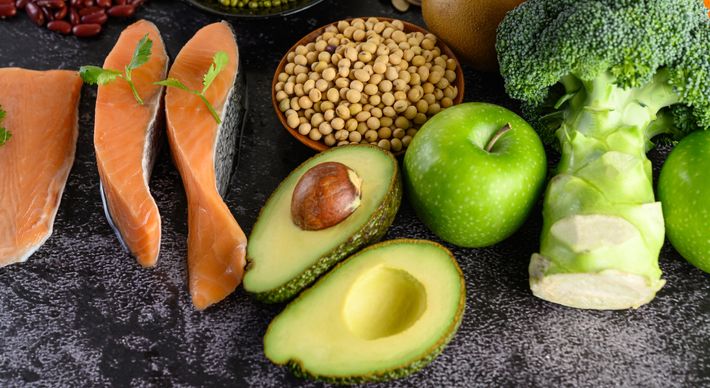 Os adeptos seguem uma dieta vegetariana na maior parte do tempo, mas que, ocasionalmente, comem algum tipo de carne