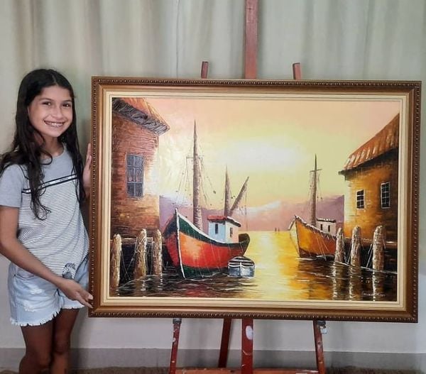 Fernanda Morais, de 12 anos de idade, é a moradora da Serra que faz sucesso com pinturas 