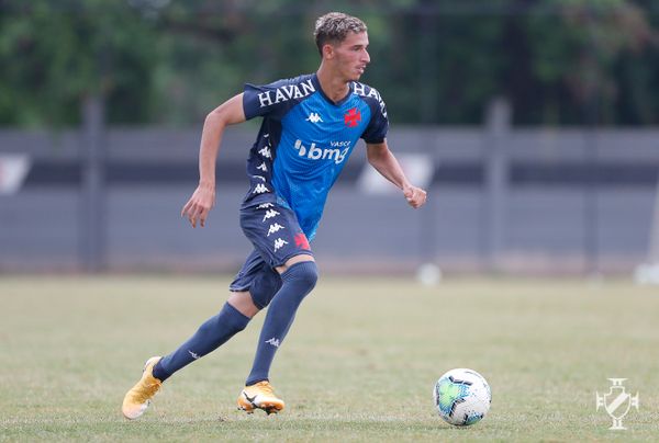 Fotos de Arthur Sales atuando pelo Vasco da Gama