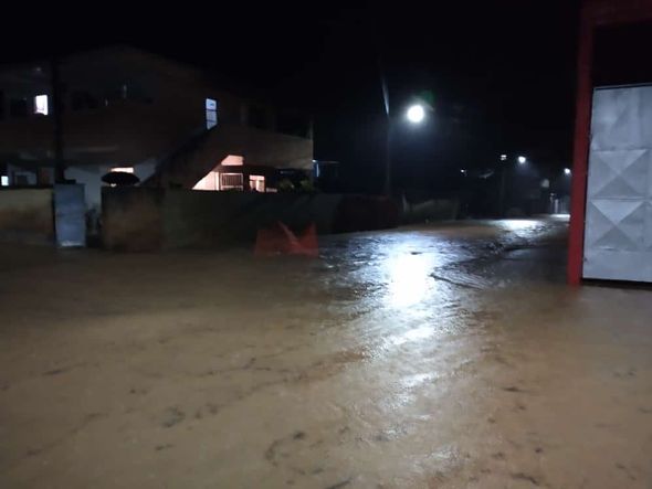 Vias de três bairros de Pancas ficaram alagadas com a chuva do sábado (20) por Virgílio Braga