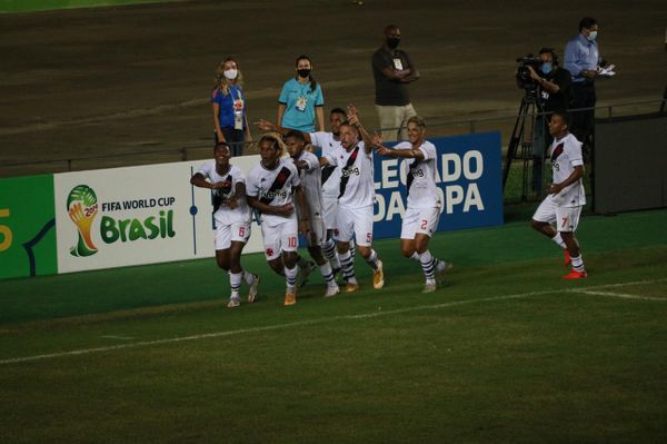 O Vasco foi soberano no primeiro tempo ao marcar dois gols em três minutos