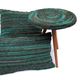 Almofadas de tramas verdes e mesinha espiral criação de Jacqueline Chiabay
