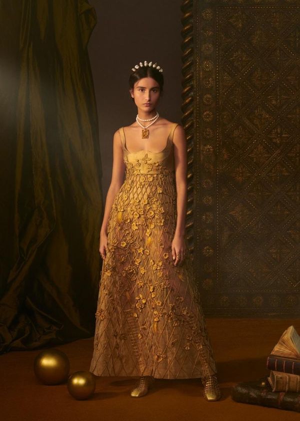 Moda na pandemia vive onda esotérica liderada pela Dior