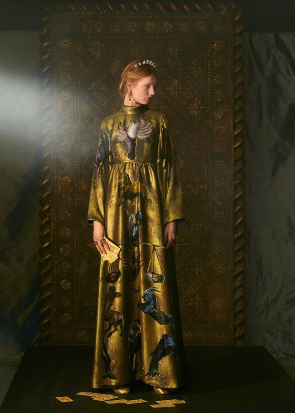 Moda na pandemia vive onda esotérica liderada pela Dior