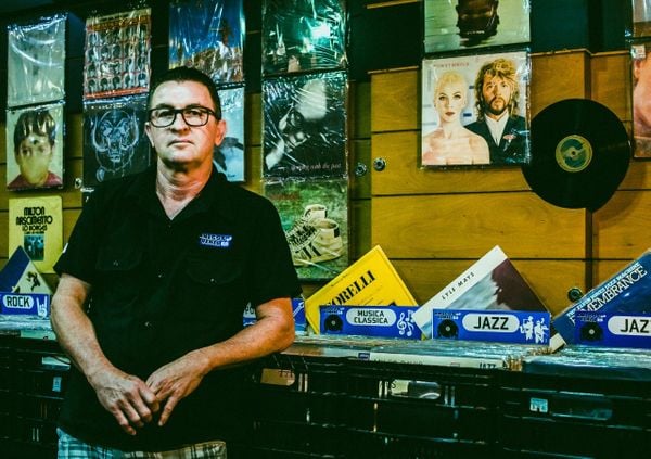 Valdir Santuzzi, proprietário da loja Amigos do Vini
