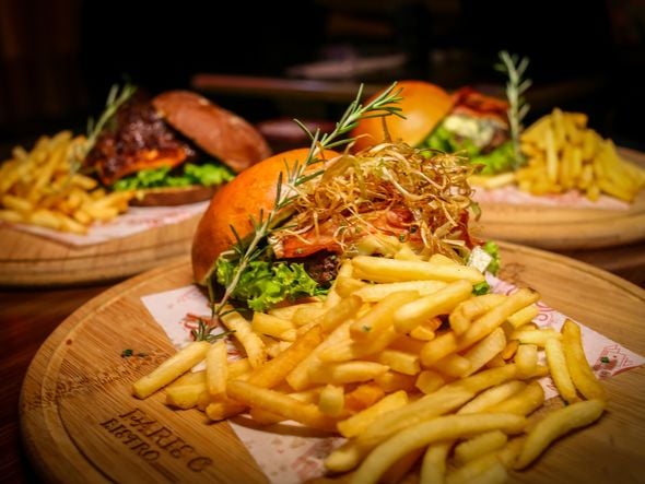 O Premium Burger à la Viih Tube do Paris 6 foi criado pela própria youtuber  por Hugo Haddad