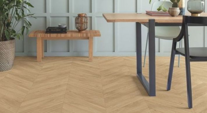 Na limpeza semanal você pode utilizar um limpador específico para piso laminado