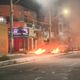 Imagem - Manifestantes bloqueiam avenida após morte de jovem em confronto com a PM na Serra