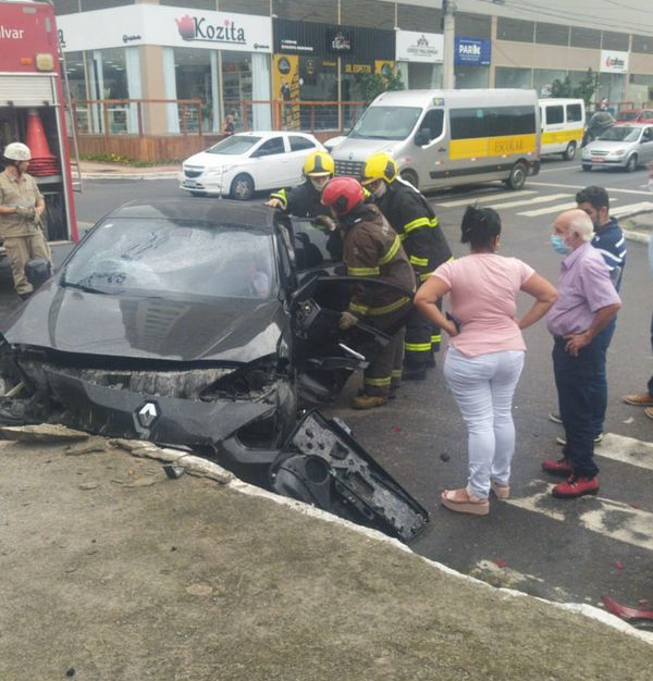 Acidente foi registrado em Vila Velha. Crédito: Internauta