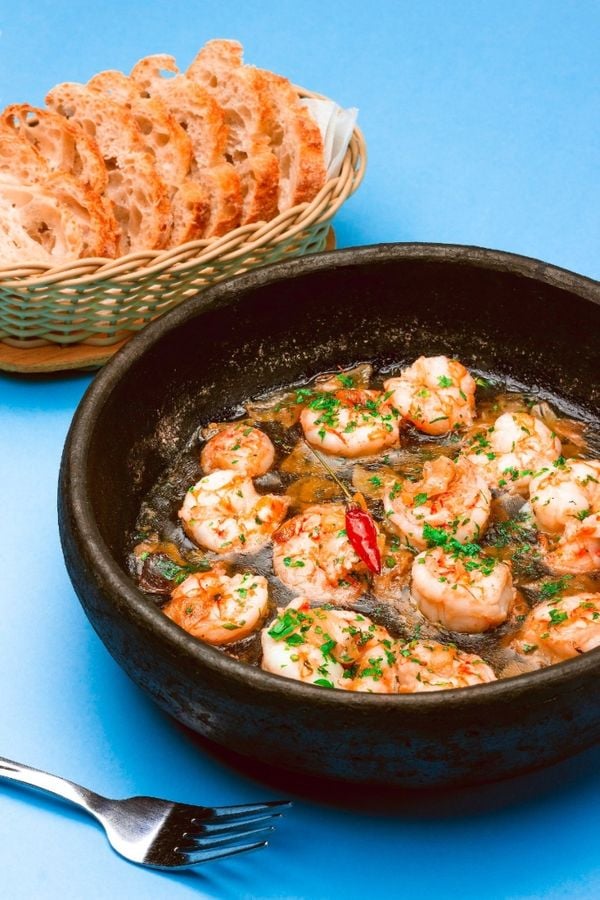 Gambas al ajillo: entrada mediterrânea do restaurante Água e Sal por Pedro Piol