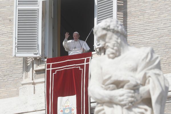  O papa Francisco celebra a oração do Angelus da Basílica de São Pedro, no Vaticano, neste   domingo (21).    21/02/202