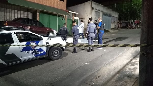 Homem foi morto a tiros em frente à sua casa logo após voltar do trabalho na Serra
