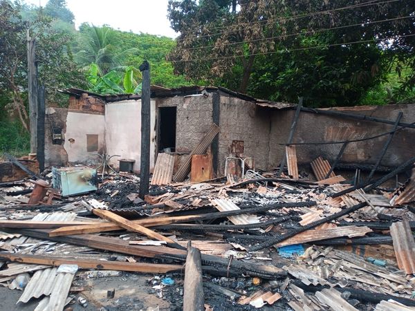  Incêndio destrói galpão de recicláveis em Marilândia 
