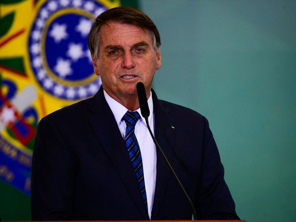 Cenário externo elevou preço dos combustíveis e o presidente colocou um general para comandar a Petrobras, como resposta. Tentar controlar os preços tem um custo a médio prazo, mas a eleição é logo ali