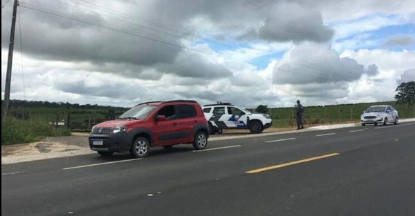 O carro da vítima foi encontrado abandonado a 3km do crime