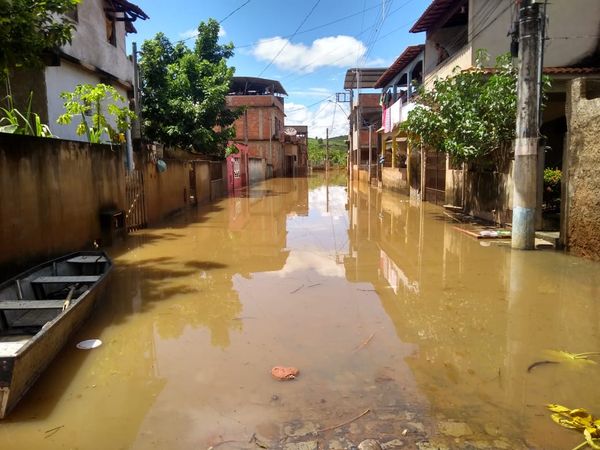 Ruas alagadas em Bom Jesus do Norte, nesta terça-feira (23)  por Defesa Civil Municipal
