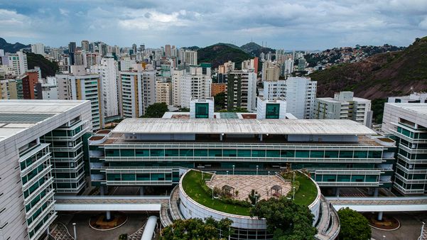 Sede da Petrobras na Reta da Penha por Vitor Jubini