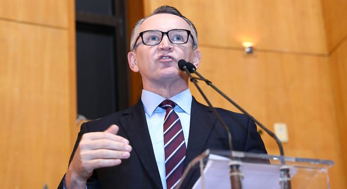 Deputado se tornou réu em ação de improbidade. Promotor de Justiça considerou irregular, por exemplo, o fato de Majeski ter usado um servidor, que é advogado, para acionar a Justiça contra a contratação de DTs pelo governo
