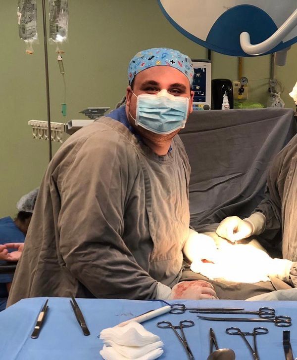 Alexandre Bobbio, médico formado pela Emescam e residente obstetrícia e ginecologia, já realizou quase 100 partos