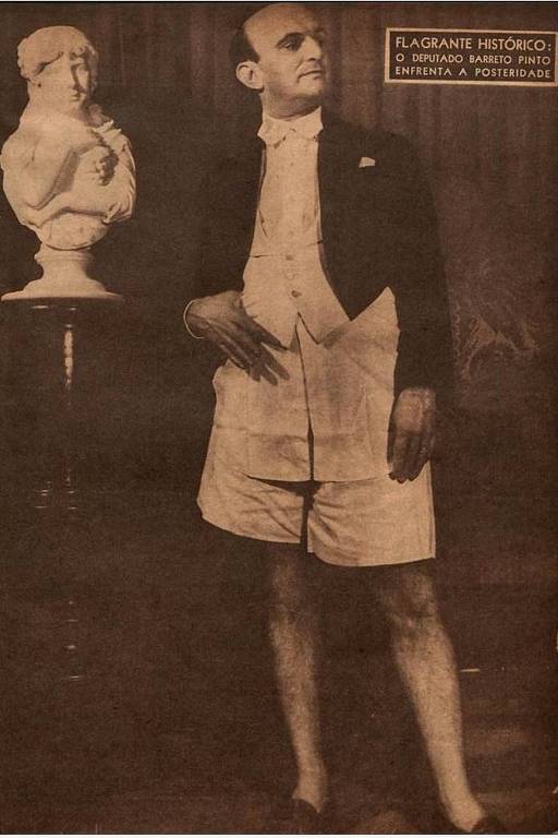 O deputado Barreto Pinto no ensaio em que apareceu de cueca e casaca, em 1946, e que o levou a perder o mandato 