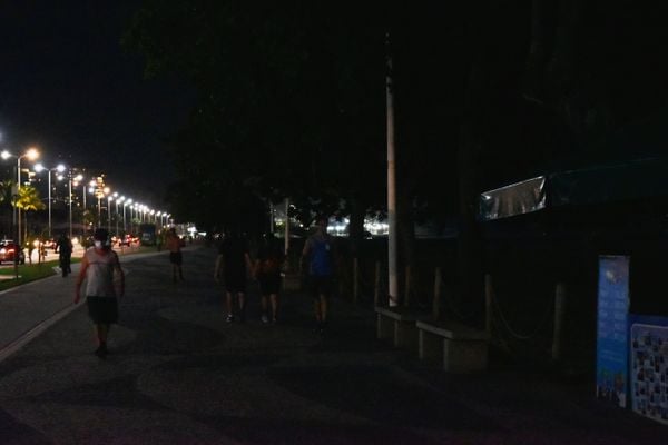  Parte da Orla de Camburi,(após a pista de skate), continua sem iluminação 