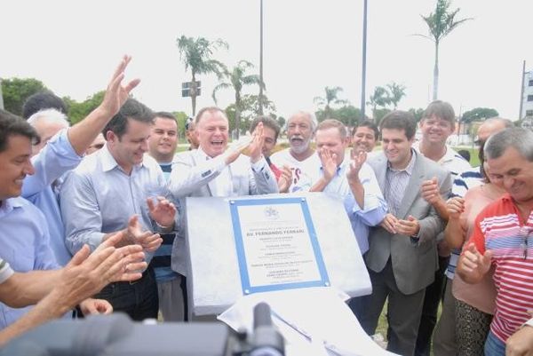 Casagrande durante a inauguração da Avenida Fernando Ferrari, em Vitória, em seu primeiro mandato