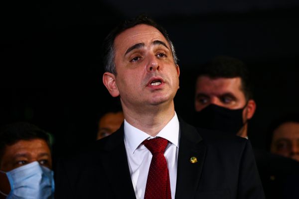O presidente do Senado Federal, Rodrigo Pacheco, durante declaração após entrega da medida provisória que trata da privatização da Eletrobrás.