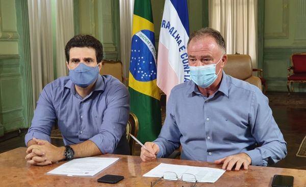 O secretário de Obras e Transportes, Fábio Damasceno, junto com o governador Renato Casagrande, em seu segundo mandato