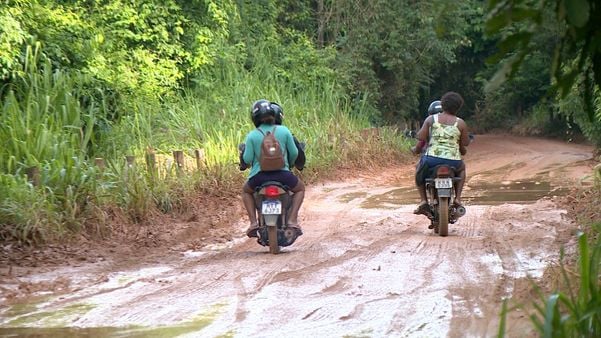 Segundo os moradores, o desvio além de distante, está em péssimas condições