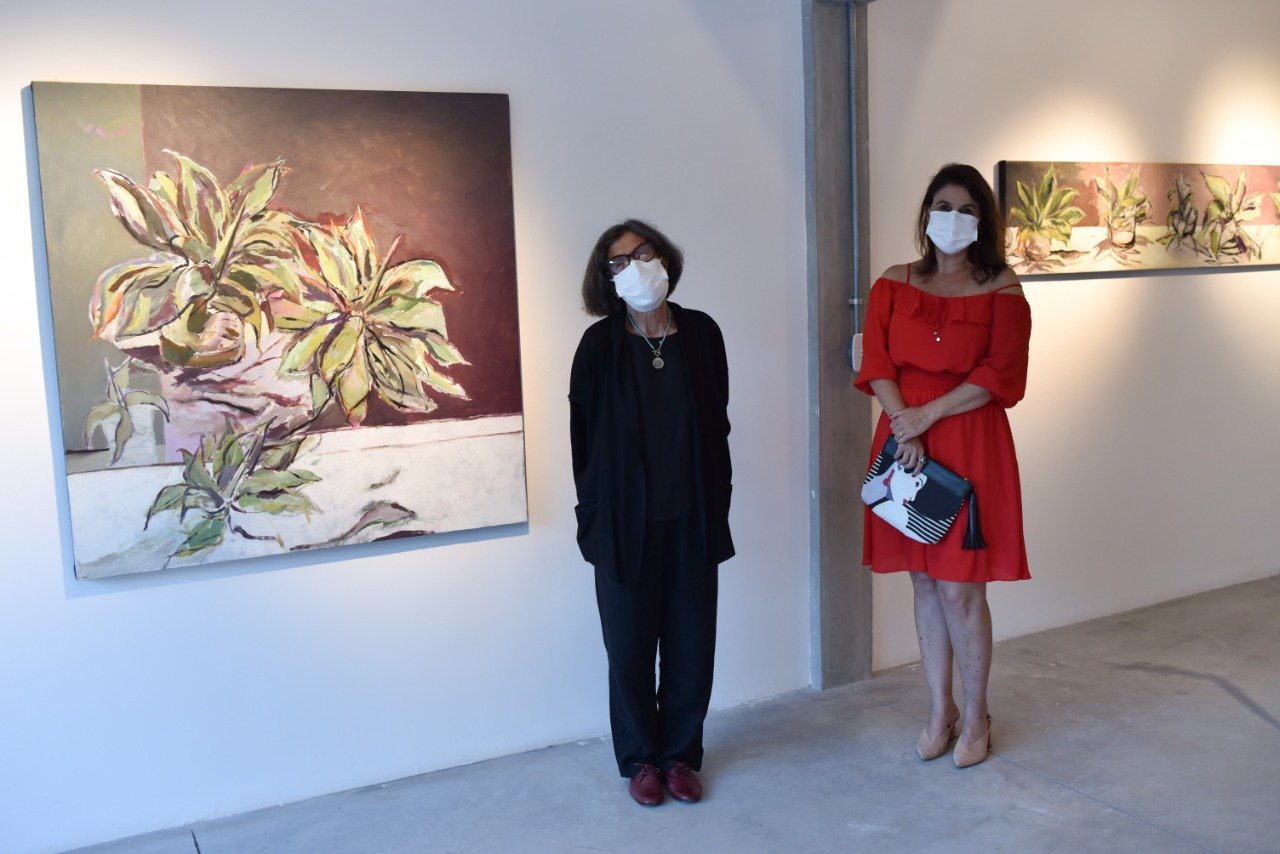 Fotos Veja Quem Prestigiou A Exposição Da Artista Regina Chulam A Gazeta
