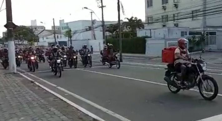 Segundo a Guarda Municipal da Serra, o grupo saiu da rotatória do Hospital Dório Silva, em Laranjeiras, e seguiu pela avenida Norte Sul. A Guarda informou que o protesto é pacífico