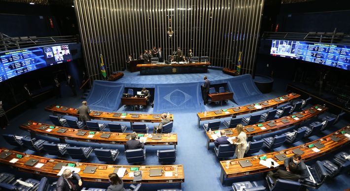 Entre os três integrantes da bancada capixaba, um já disse que vai votar a favor da redução dos valores. Os demais ou estão analisando o texto ou não deram resposta. Confira como cada um se posicionou