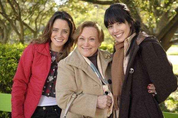 Fernanda Vasconcellos, Nicette Bruno e Marjorie Estiano em 'A Vida da Gente'