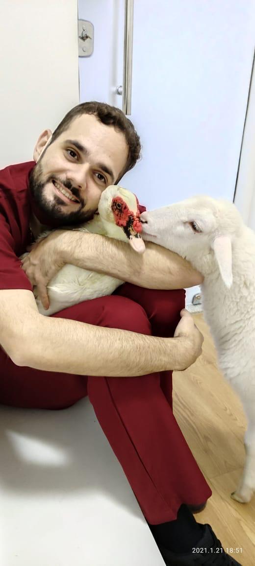 Tapioca interagindo por Kristal Furno