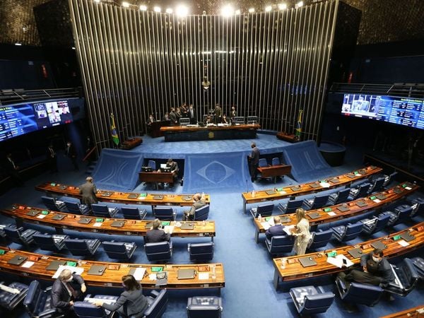 Plenário do Senado Federal durante sessão deliberativa ordinária semipresencial.