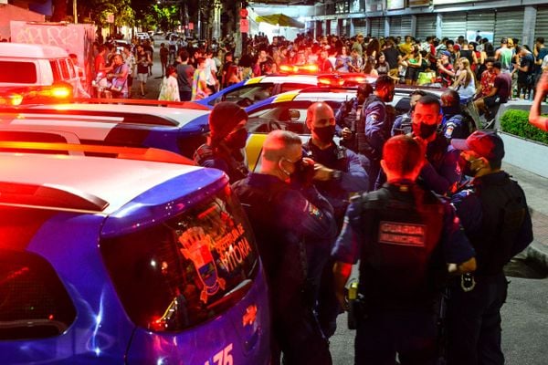 PMV, PM e Bombeiros realizam operação na Rua da Lama por Elizabeth Nader | PMV