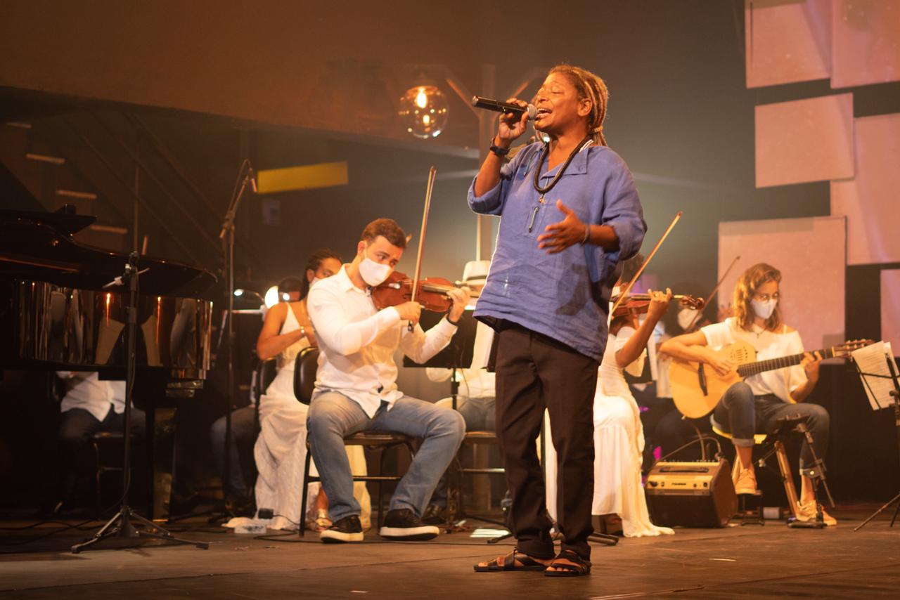 Mart'nália é uma das atrações do projeto "É Samba Clássico", desenvolvido pela orquestra Camerata do Sesi