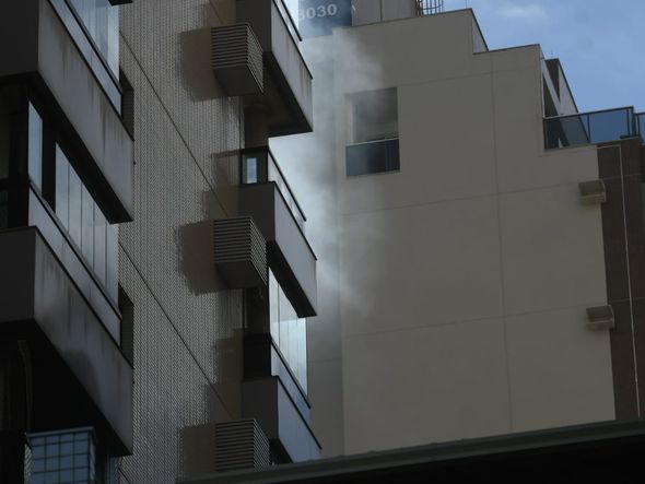 Incêndio atinge apartamento em edifício na Praia de Itaparica  por Fernando Madeira 
