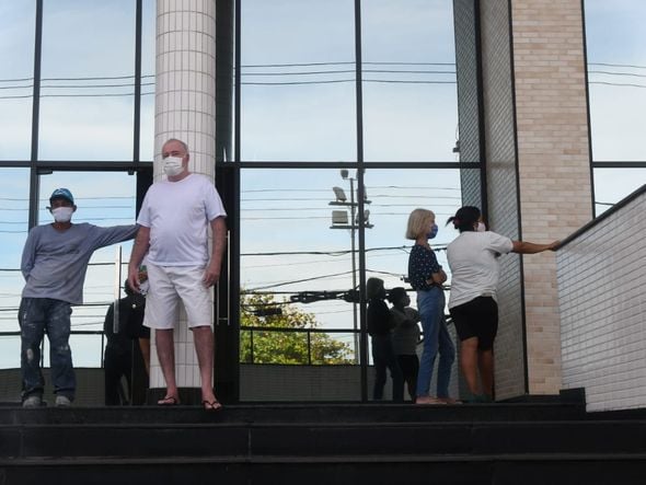 Incêndio atinge apartamento em edifício na Praia de Itaparica  por Fernando Madeira 