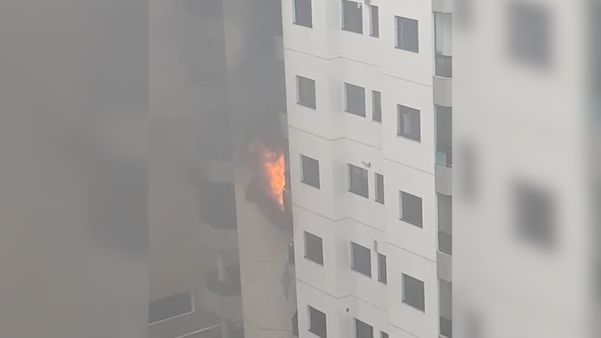 Incêndio é registrado em edifício na Praia de Itaparica, em Vila Velha 