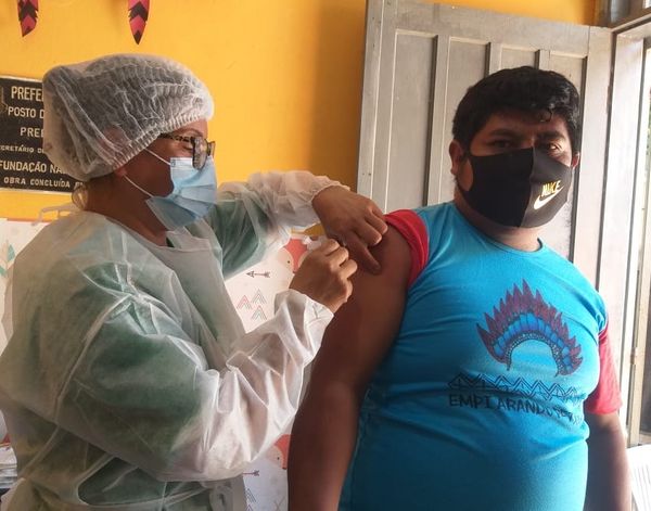 Indígenas começam a receber a 2ª dose da vacina coronavac