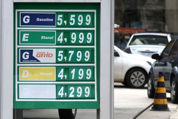 Data: 02/03/2021 - ES - Vitória - Posto Petrobras na Avenida Leitão da Silva - Preço dos combustíveis nos postos da Grande Vitória - Editoria: Economia - Foto: Fernando Madeira - GZ por Fernando Madeira